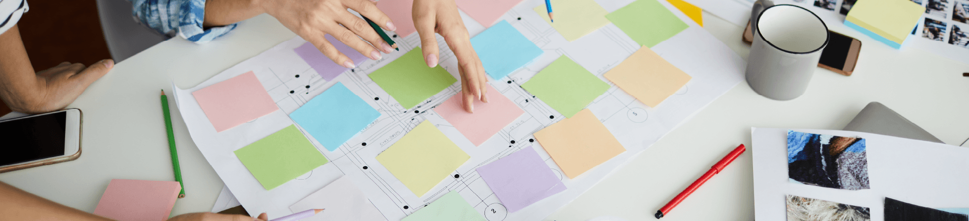 organizing a project with post-its